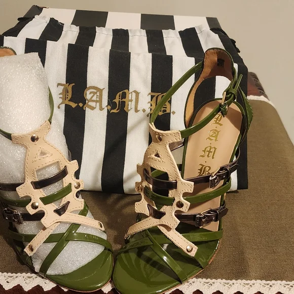 Shoes - Picture 4 of 5